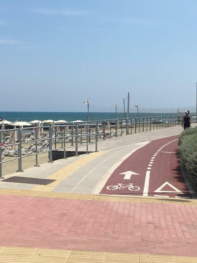 Larnaca Beach Apartment 44 Luaran gambar